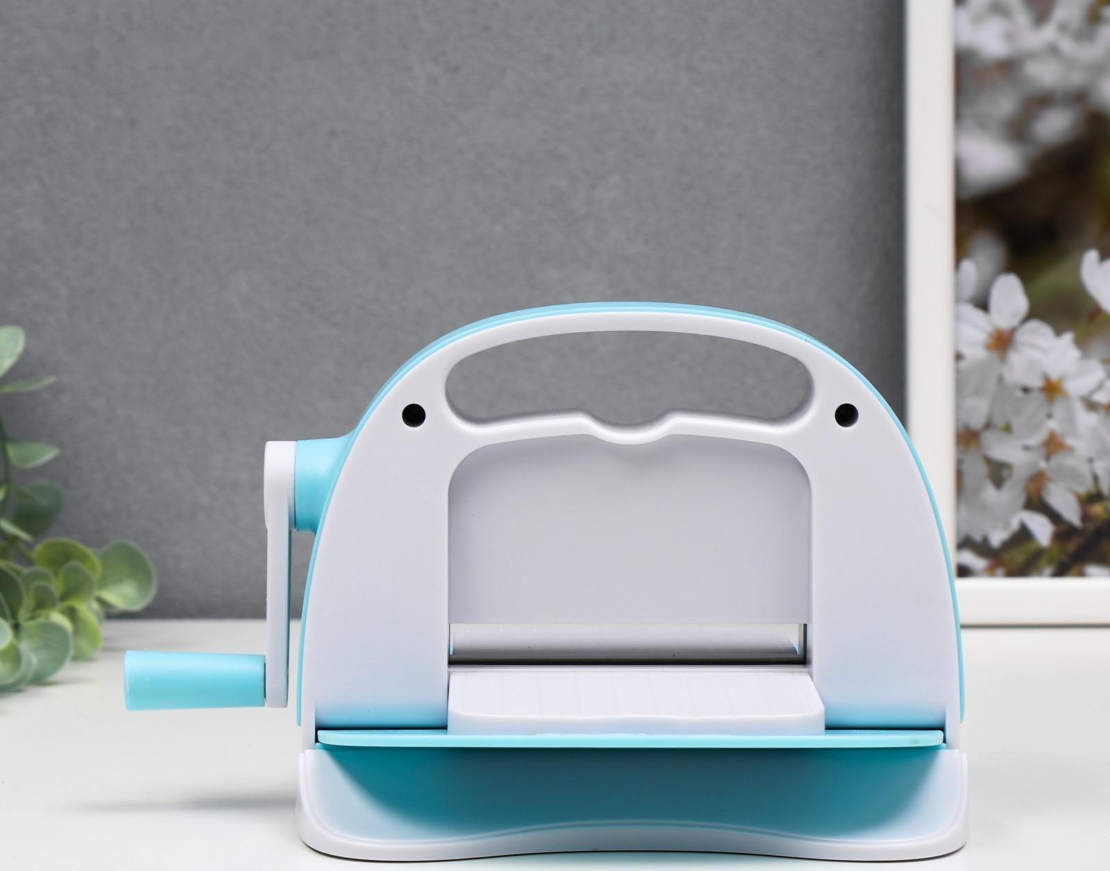 Машинка для вырубки и тиснения 11х16,5х15 + 2 пластины пластик