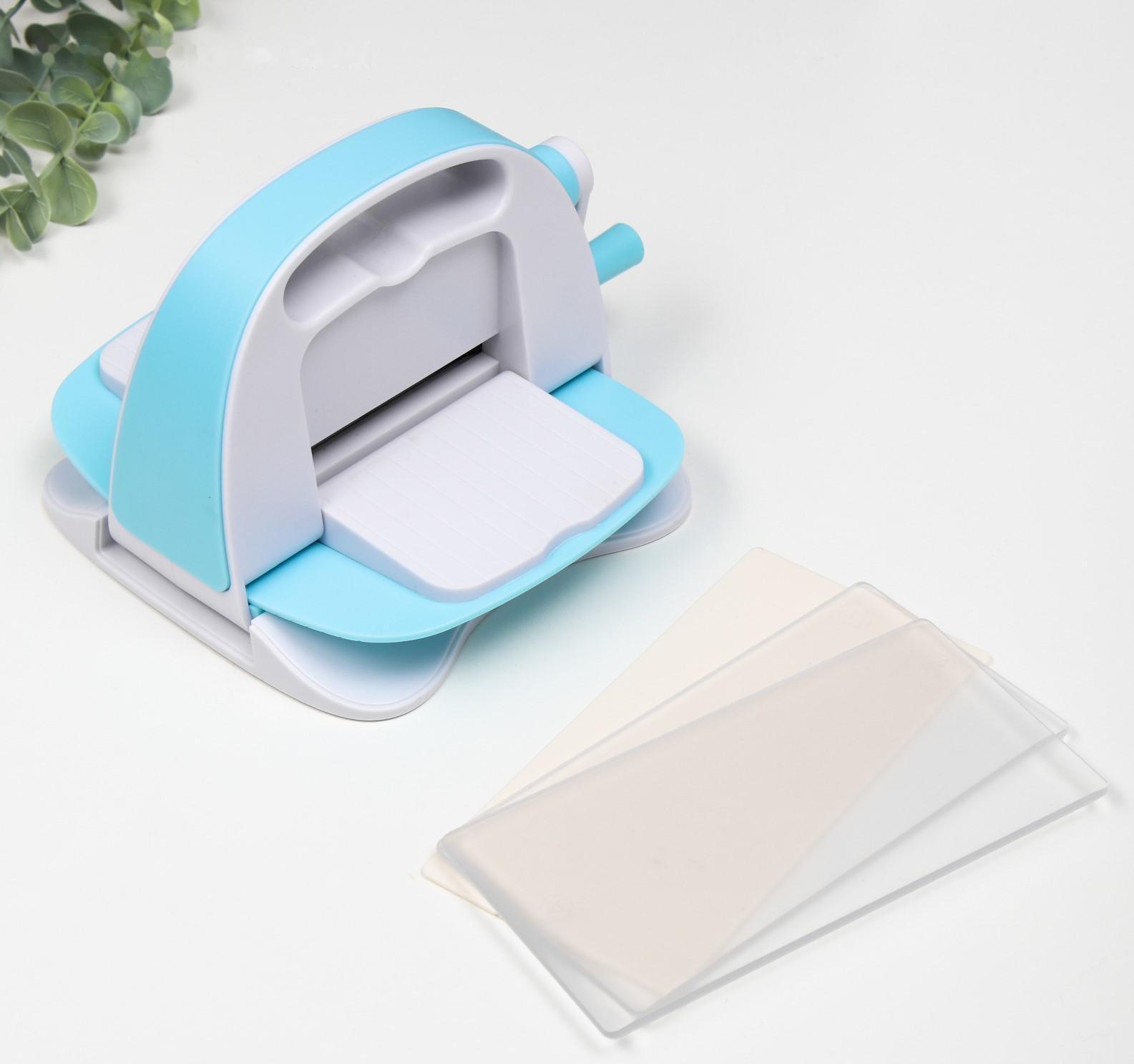 Машинка для вырубки и тиснения 11х16,5х15 + 2 пластины пластик