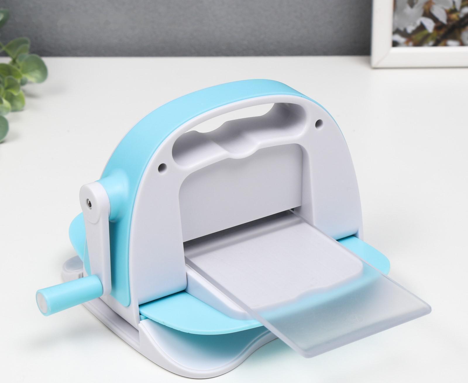 Машинка для вырубки и тиснения 11х16,5х15 + 2 пластины пластик