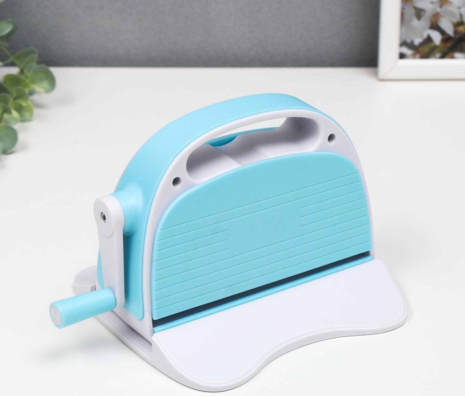 Машинка для вырубки и тиснения 11х16,5х15 + 2 пластины пластик