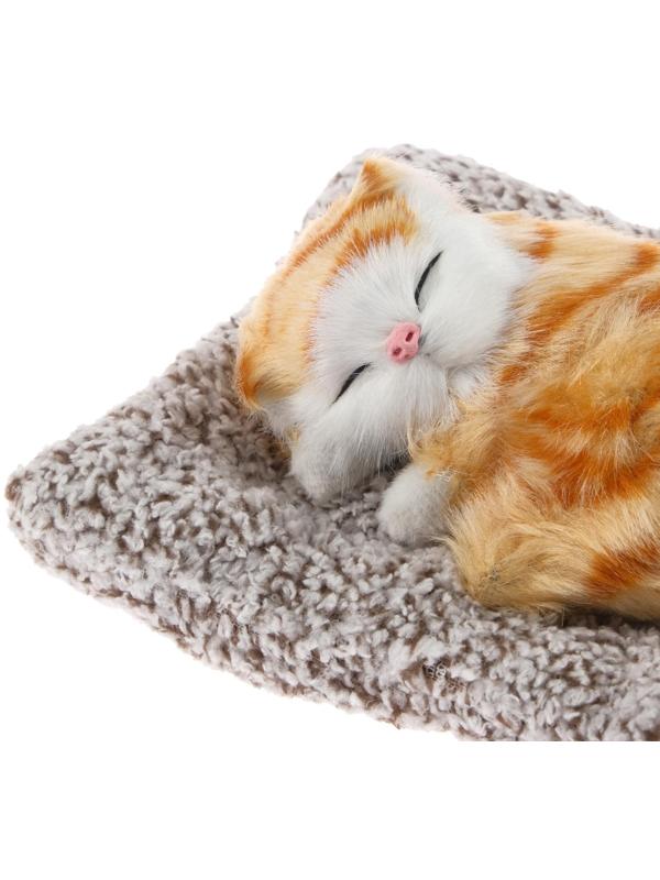 Игрушка на панель авто, кошка на подушке, бело-рыжий окрас