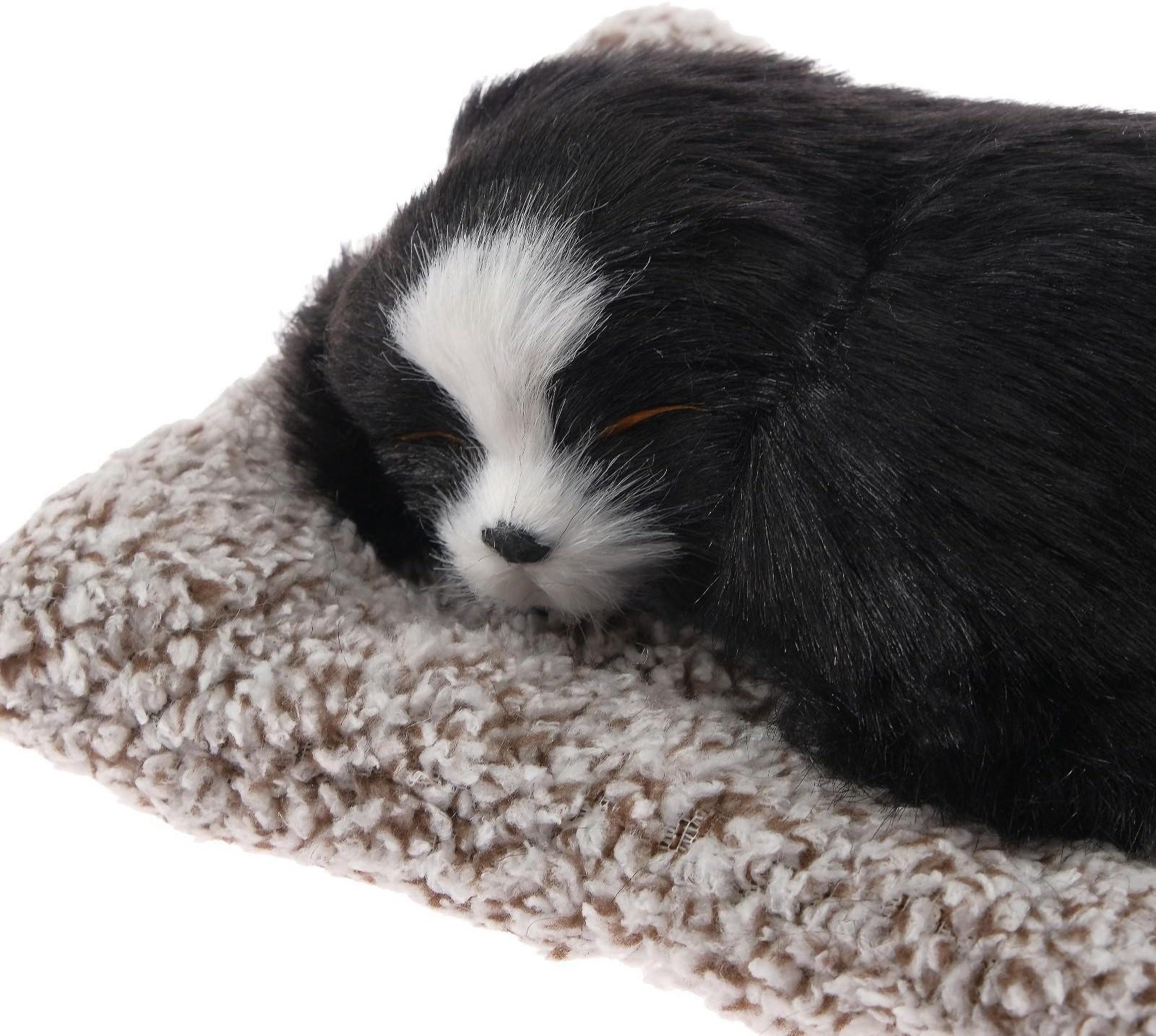 Игрушка на панель авто, собака на подушке, черный окрас