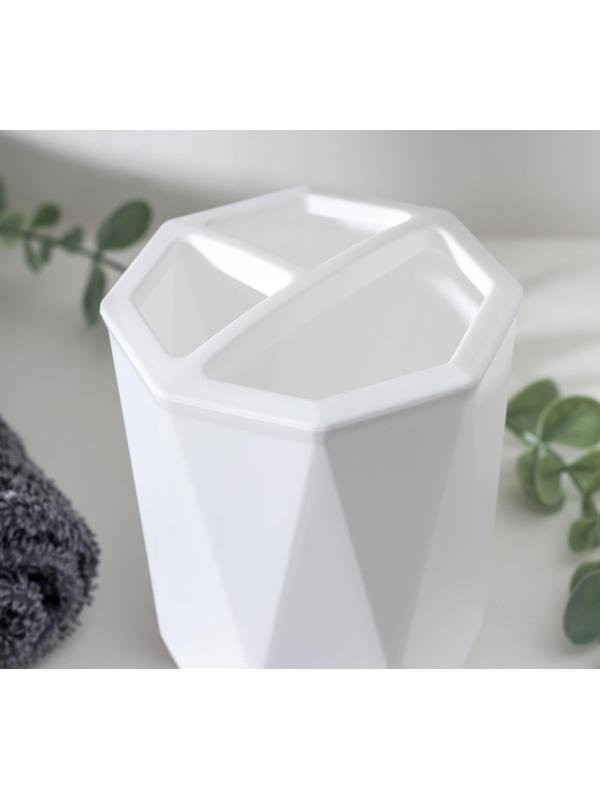 Подставка для зубных щёток «Призма», 9,5×9,5×11,5 см, цвет белый