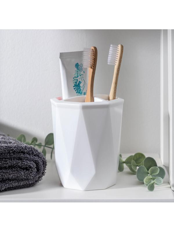 Подставка для зубных щёток «Призма», 9,5×9,5×11,5 см, цвет белый
