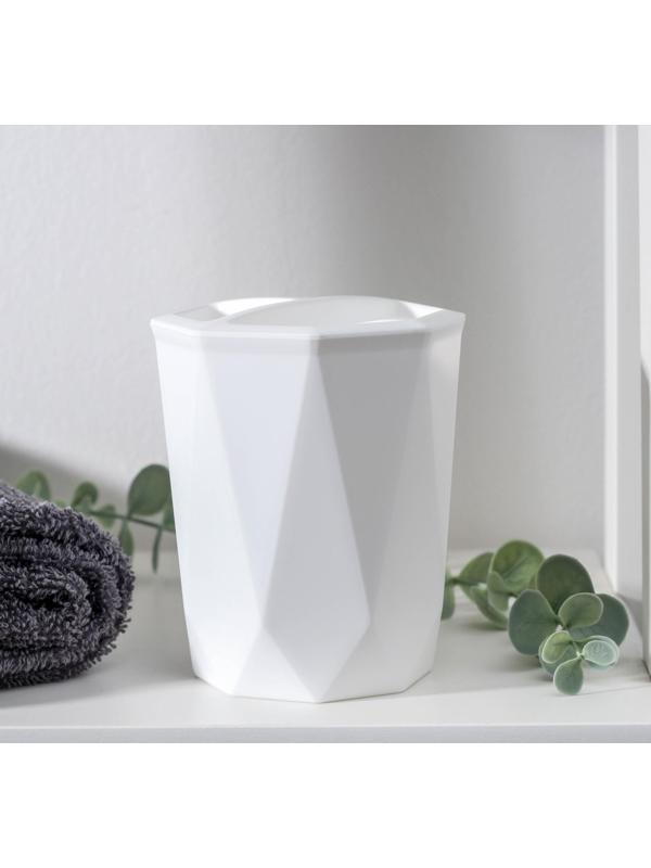 Подставка для зубных щёток «Призма», 9,5×9,5×11,5 см, цвет белый