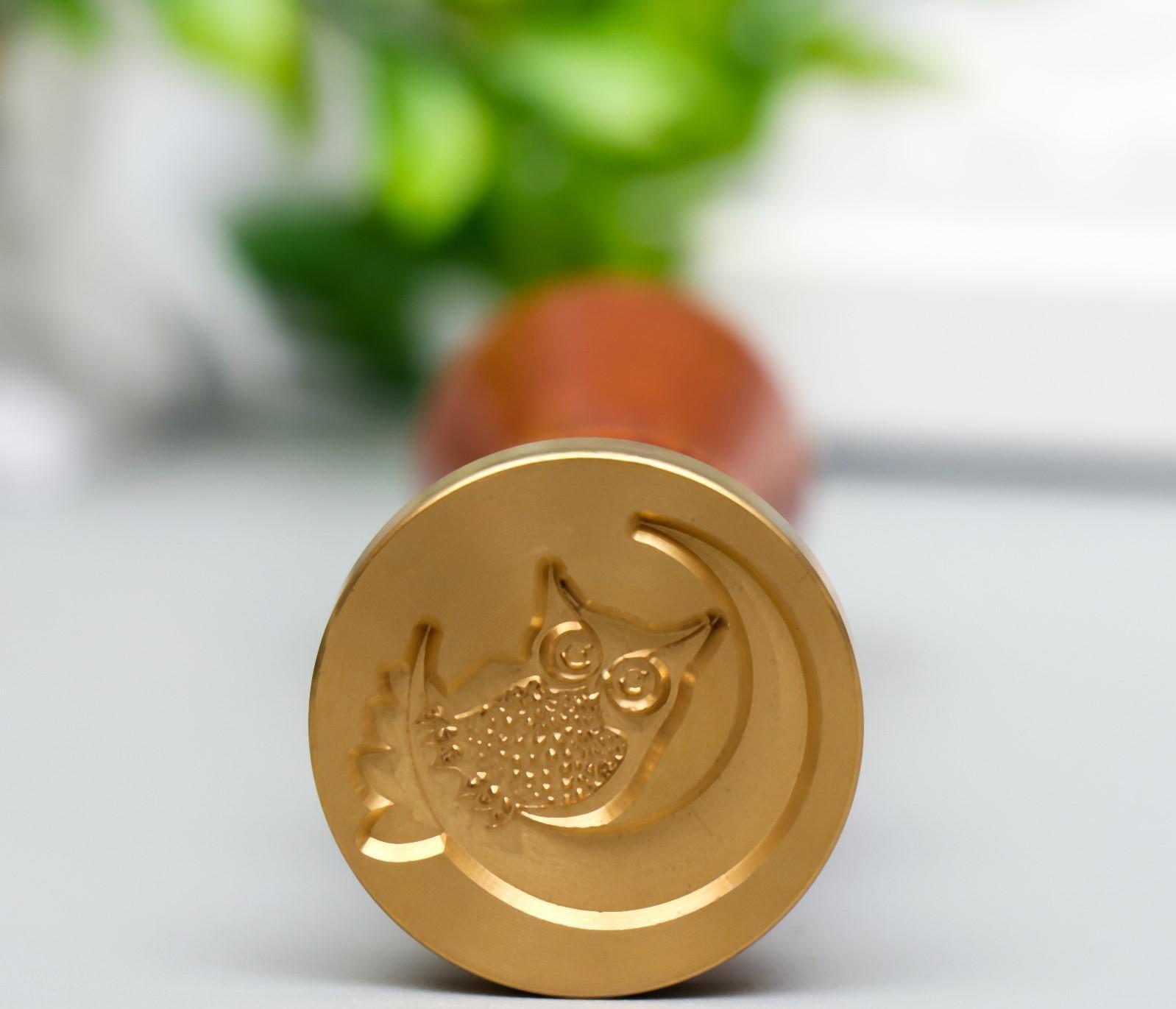 Печать для сургуча с деревянной ручкой 