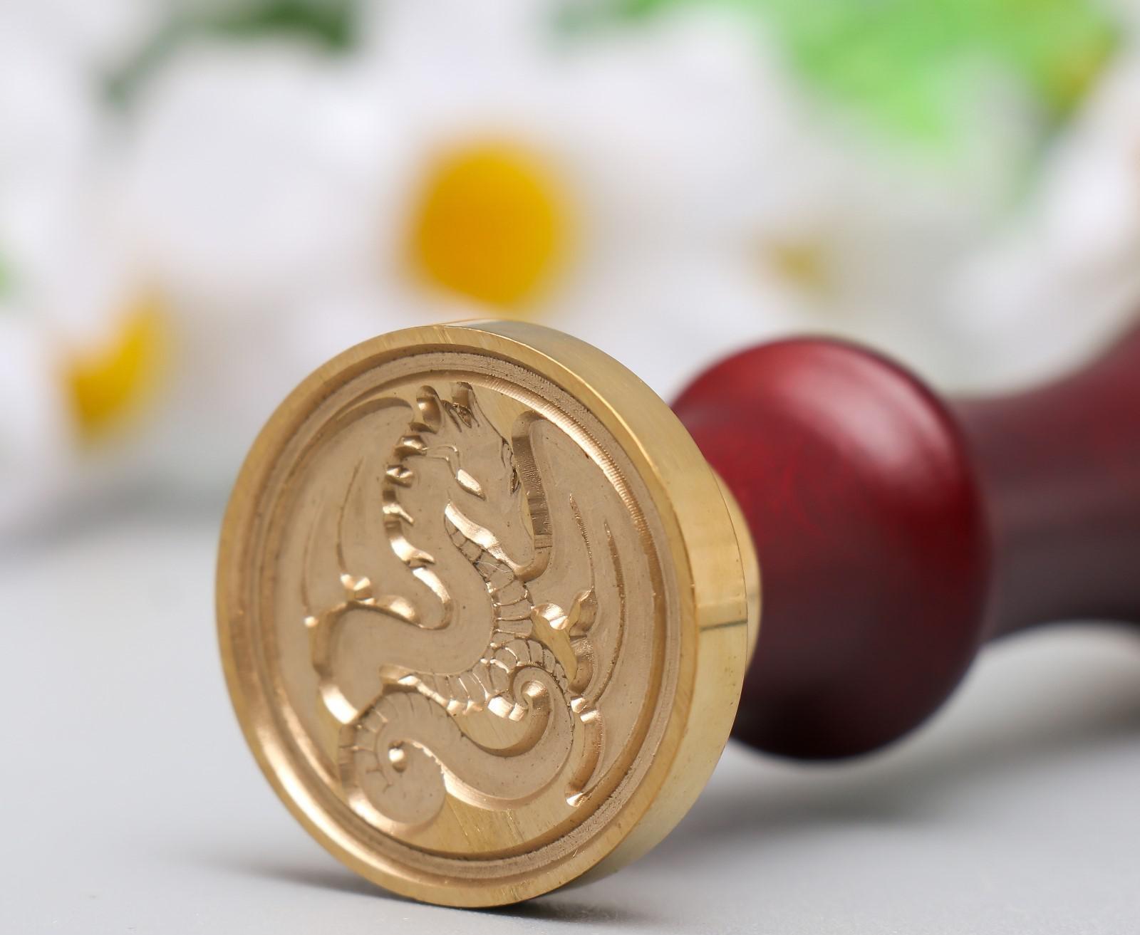 Печать для сургуча с деревянной ручкой 