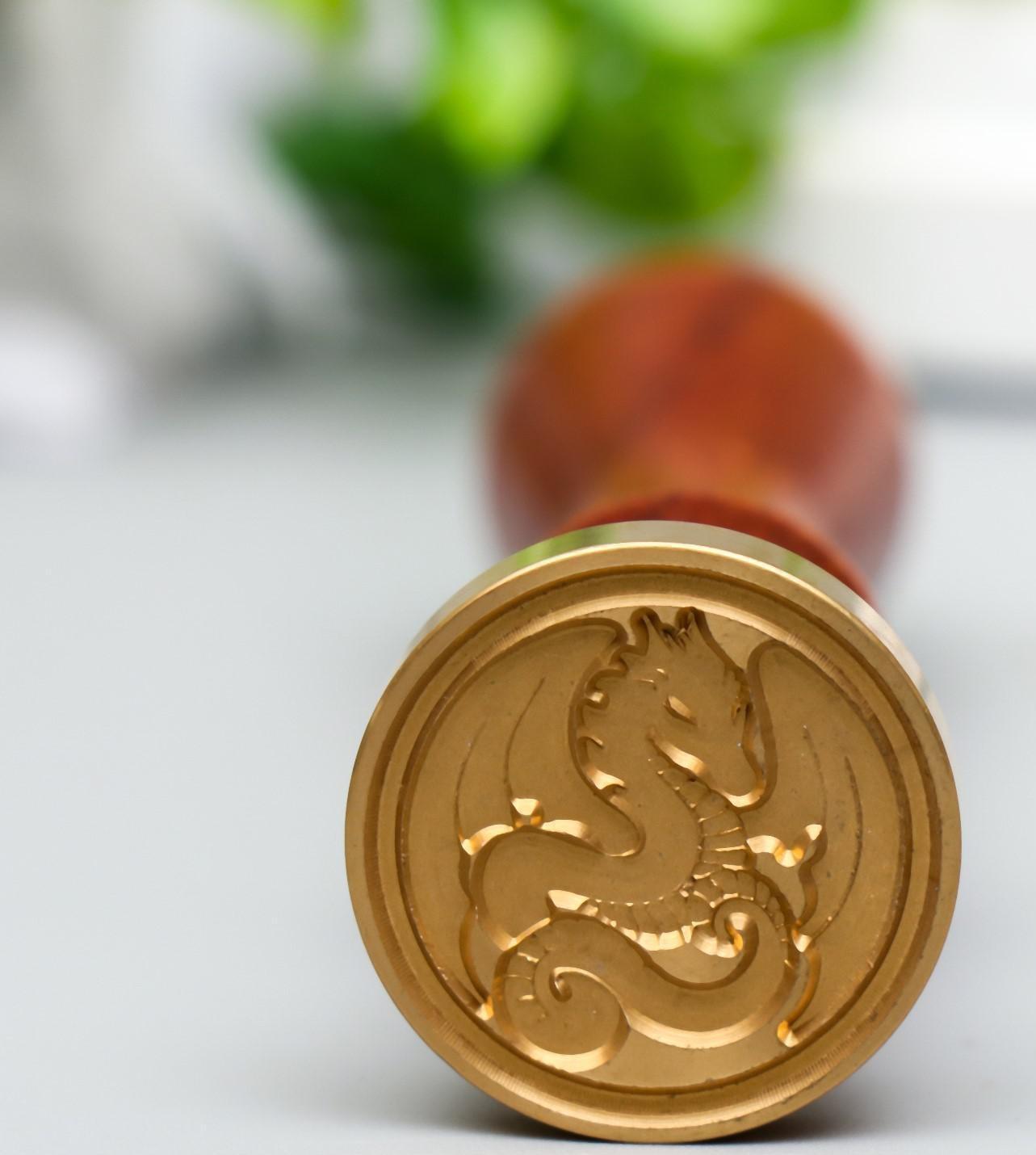 Печать для сургуча с деревянной ручкой 