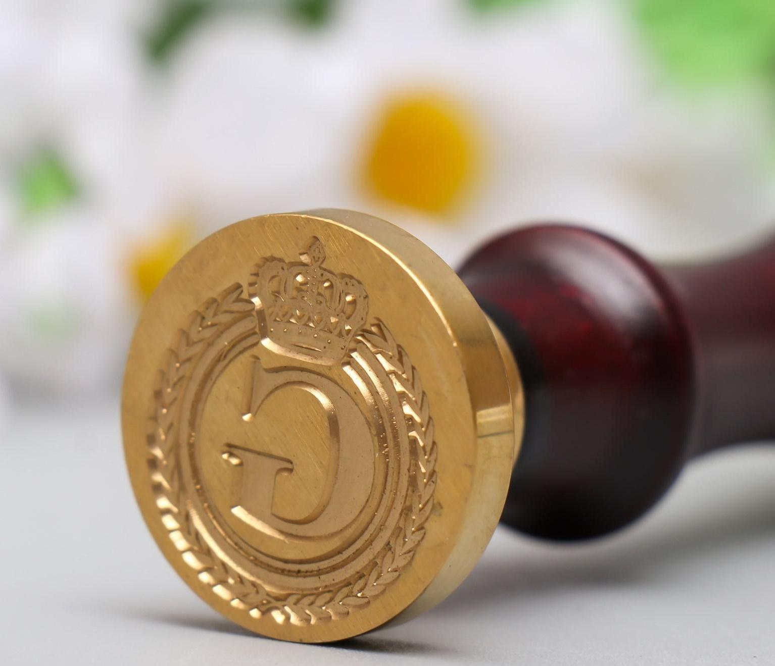 Печать для сургуча с деревянной ручкой 