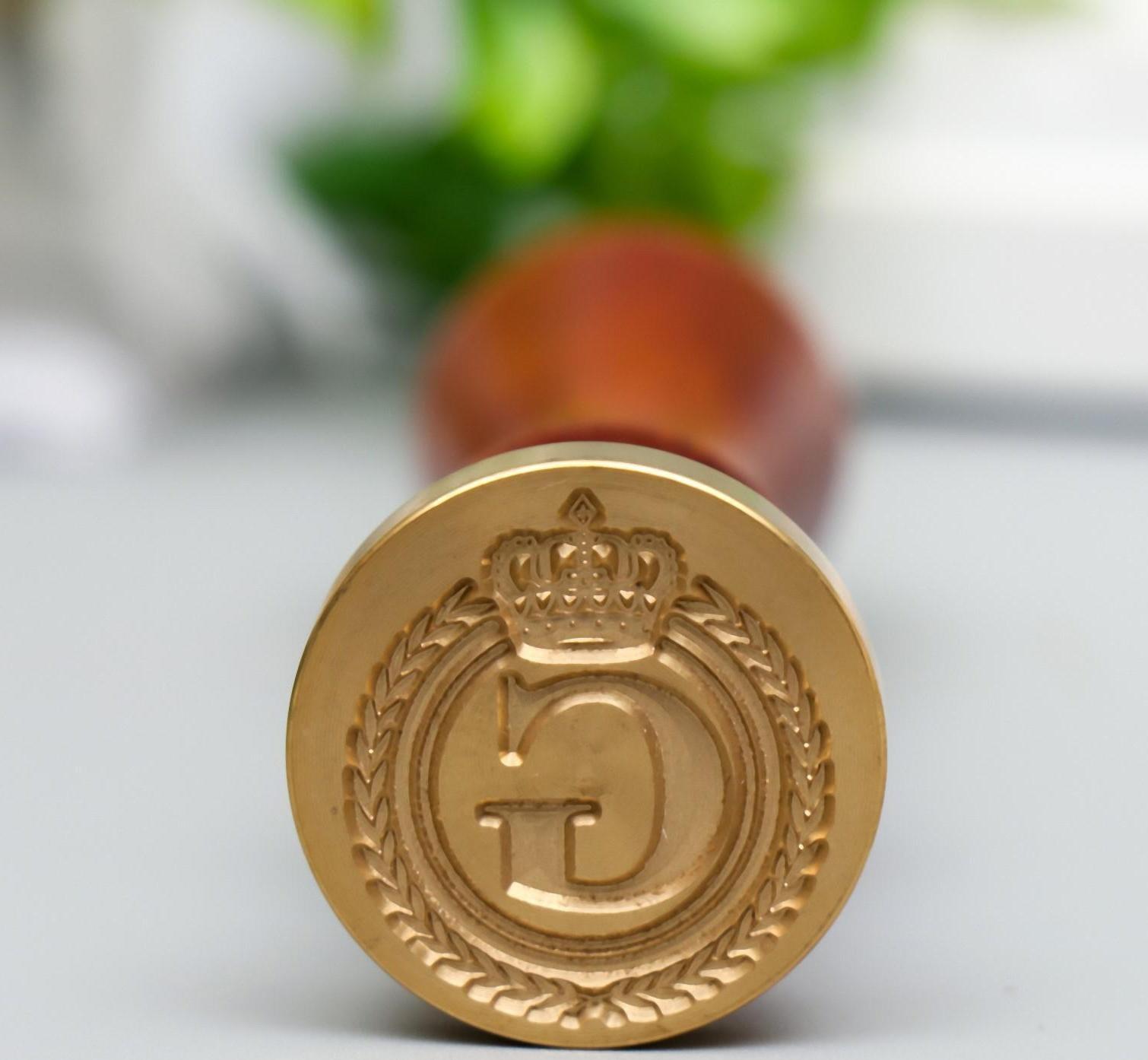 Печать для сургуча с деревянной ручкой 