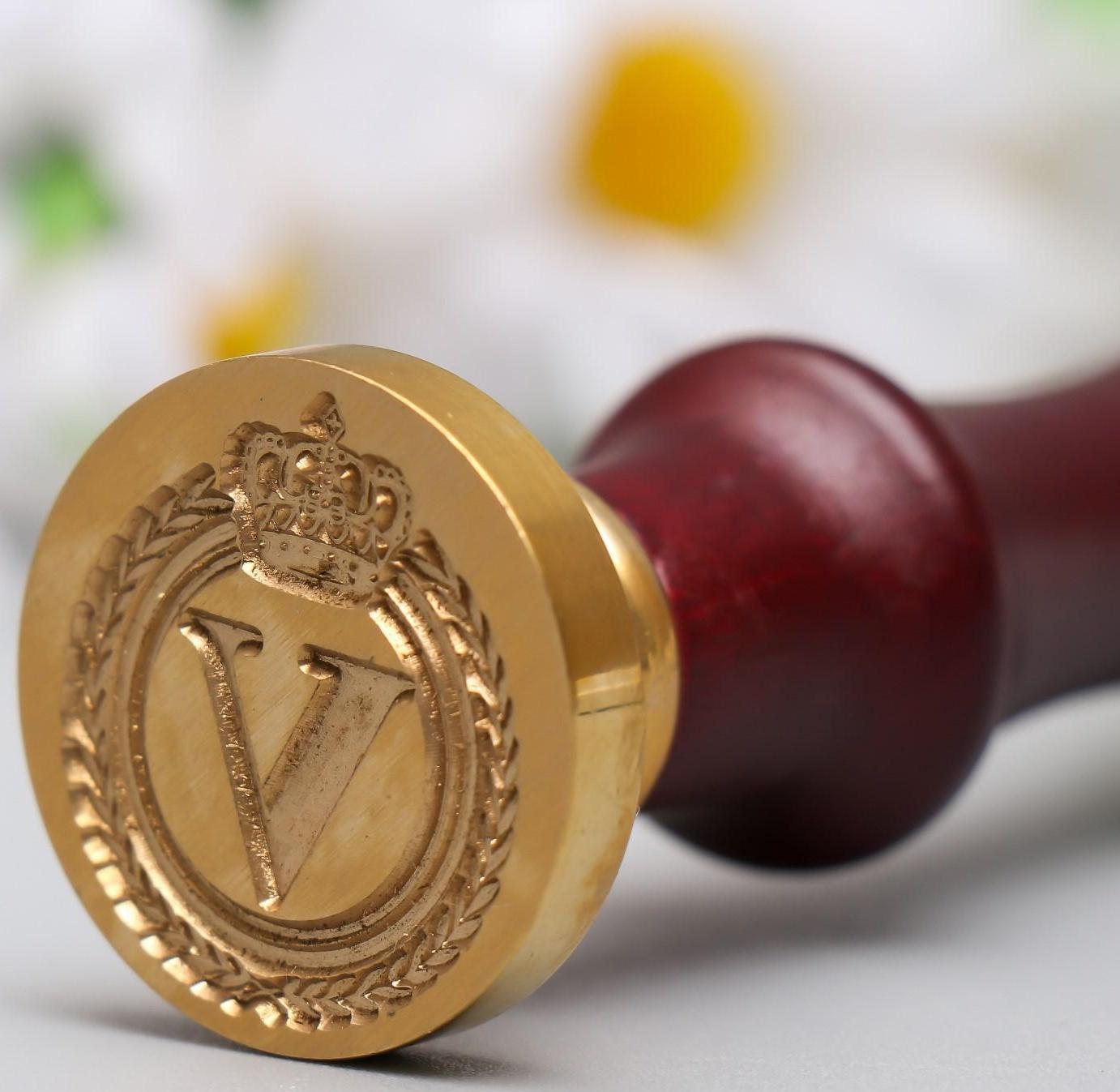 Печать для сургуча с деревянной ручкой 