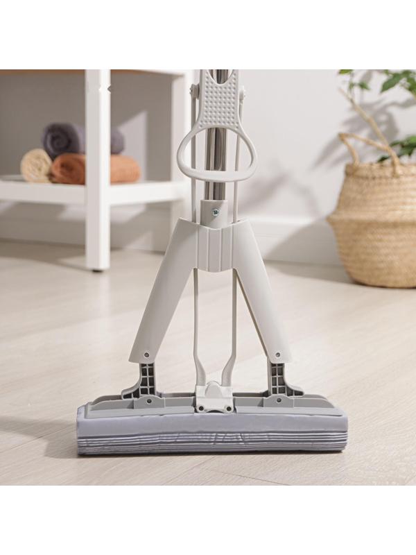 Швабра для мытья пола со складным отжимом Доляна, насадка ПВА 28×6 см, телескопическая стальная ручка 105-135 см