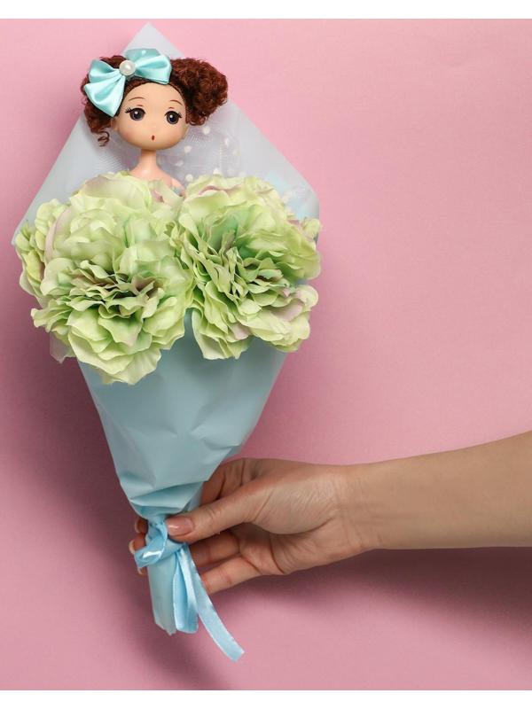 Букет с игрушкой «Кукла Алиса»