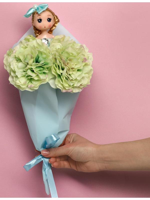 Букет с игрушкой «Кукла Алиса»