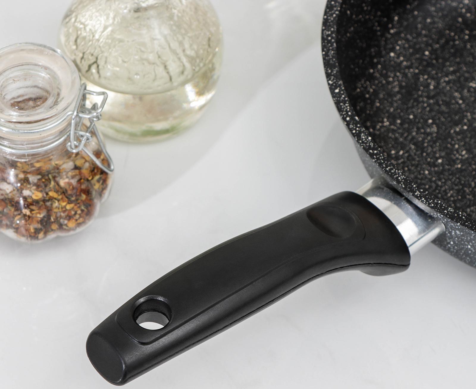 Сковорода Доляна «Элит», d=22 см, антипригарное покрытие, пластиковая ручка, цвет чёрный