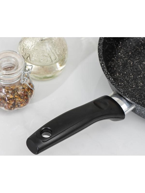 Сковорода Доляна «Элит», d=22 см, антипригарное покрытие, пластиковая ручка, цвет чёрный