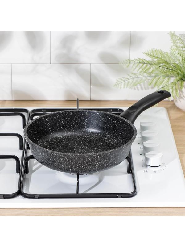 Сковорода Доляна «Элит», d=22 см, антипригарное покрытие, пластиковая ручка, цвет чёрный