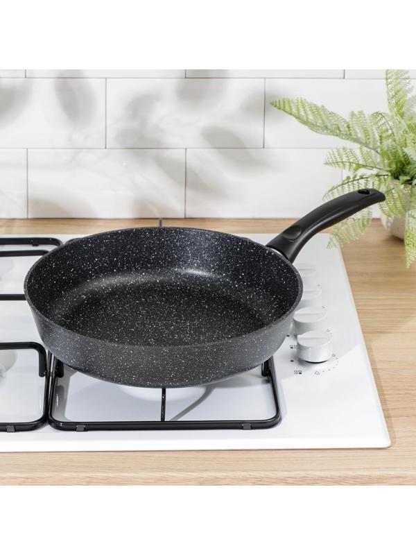 Сковорода Доляна «Элит», d=28 см, пластиковая ручка, антипригарное покрытие, цвет серый