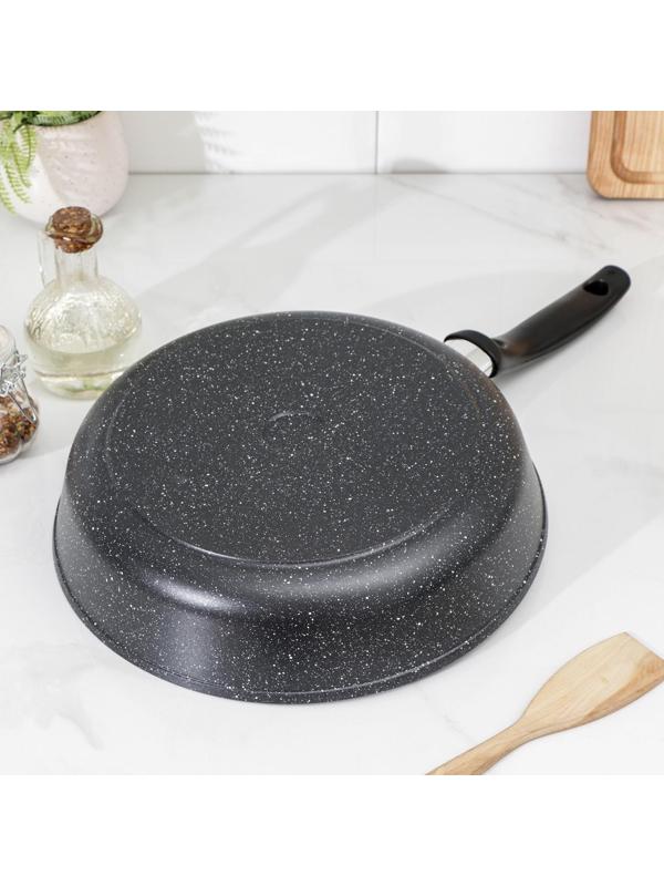Сковорода Доляна «Элит», d=28 см, пластиковая ручка, антипригарное покрытие, цвет серый