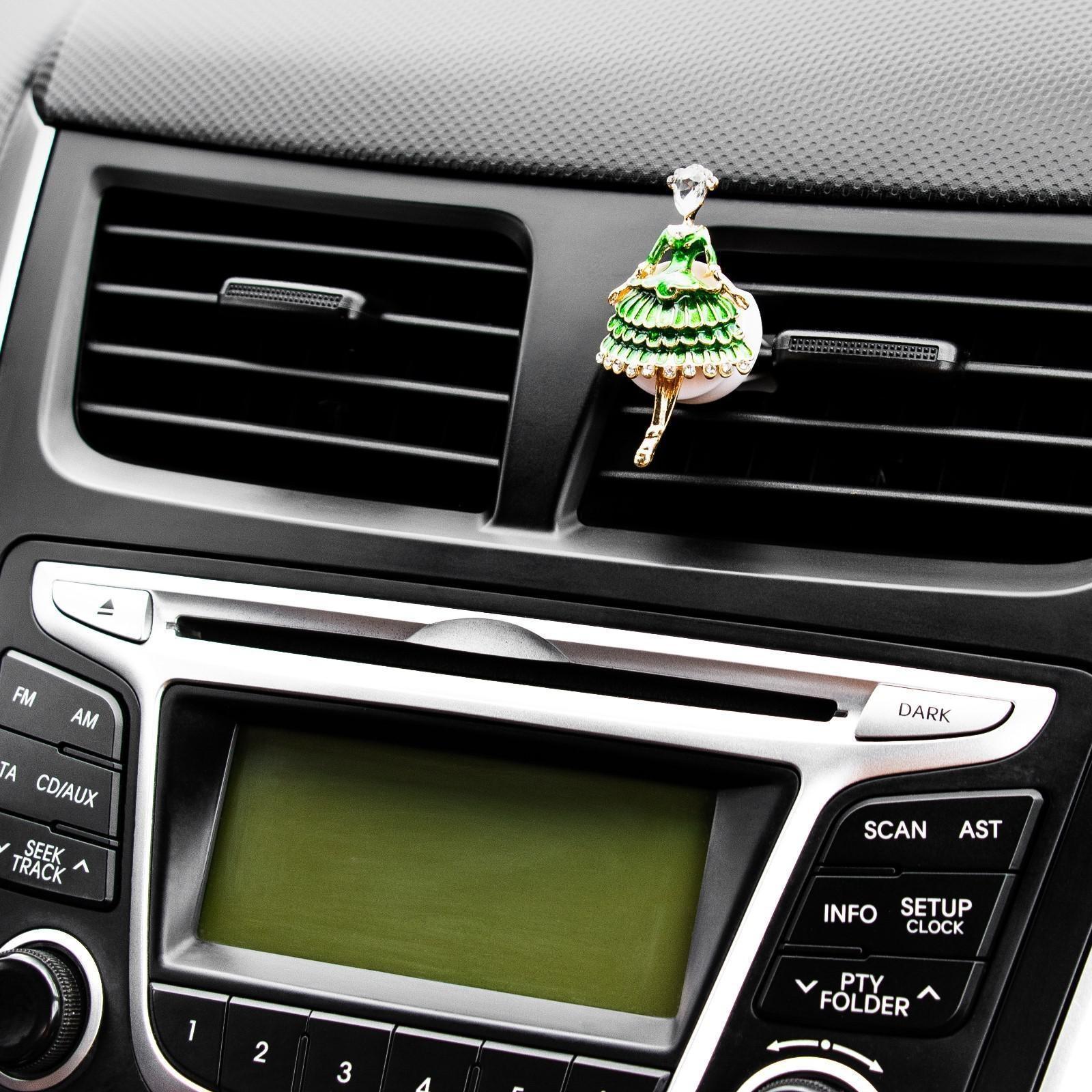 Украшение в дефлектор автомобиля 