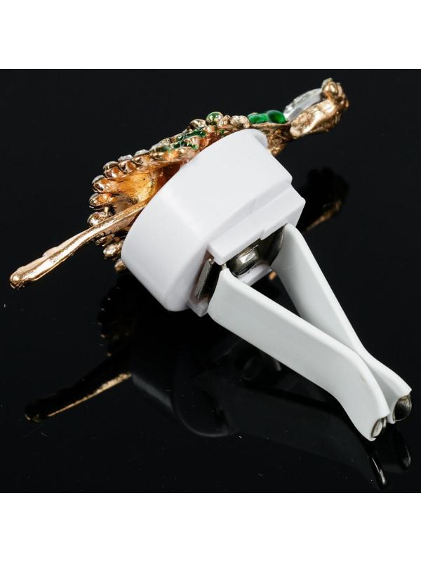 Украшение в дефлектор автомобиля 