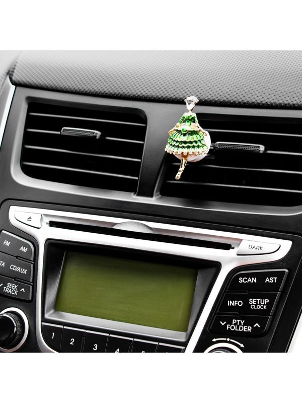 Украшение в дефлектор автомобиля 