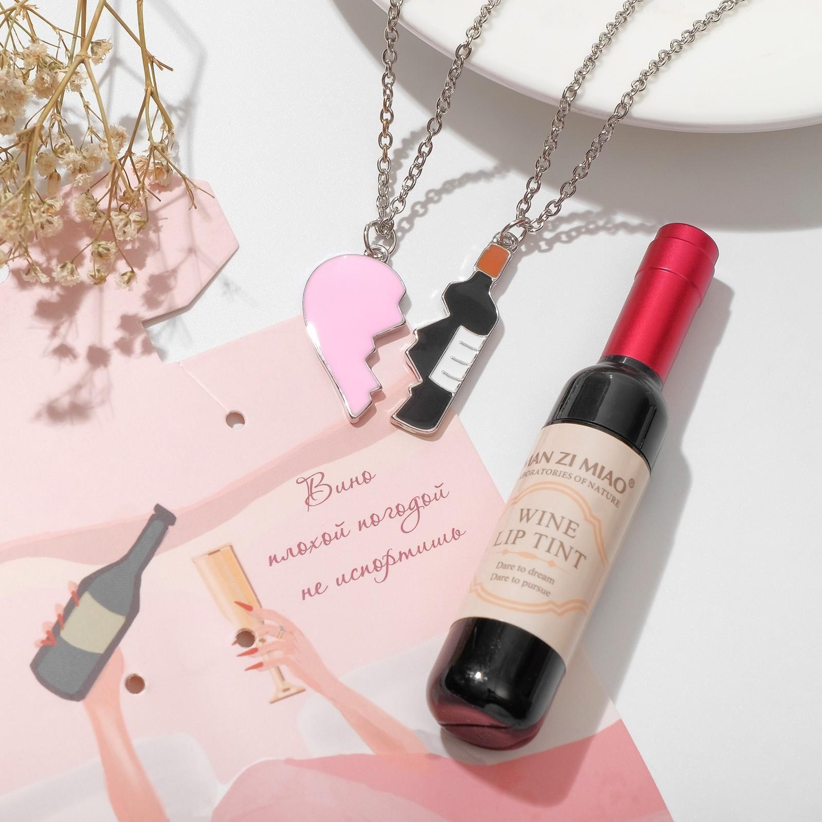 Набор 3 предмета: 2 кулона, тинт для губ 
