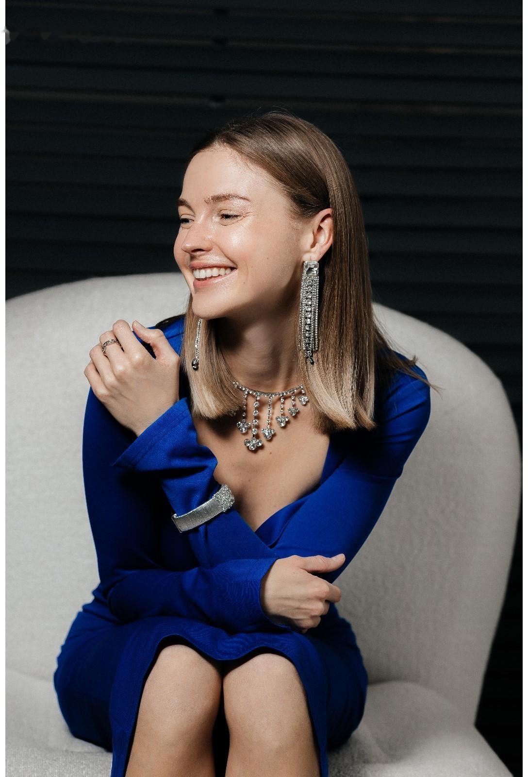 Серьги висячие со стразами 