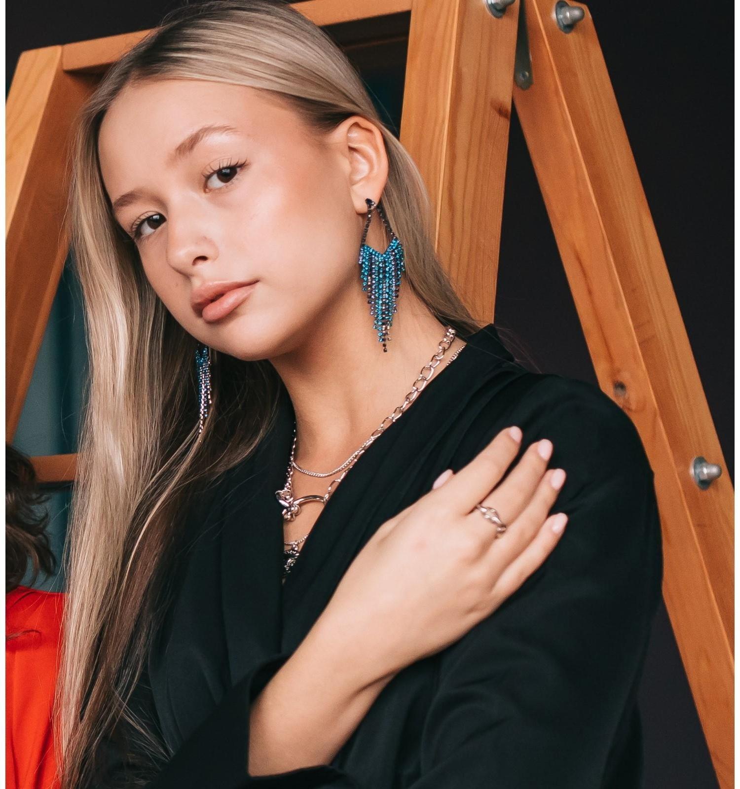 Серьги висячие со стразами 