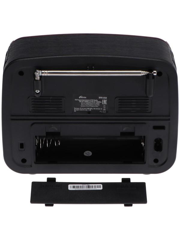 Радиоприемник Ritmix RPR-050 RED, функция MP3-плеера, фонарь, красный