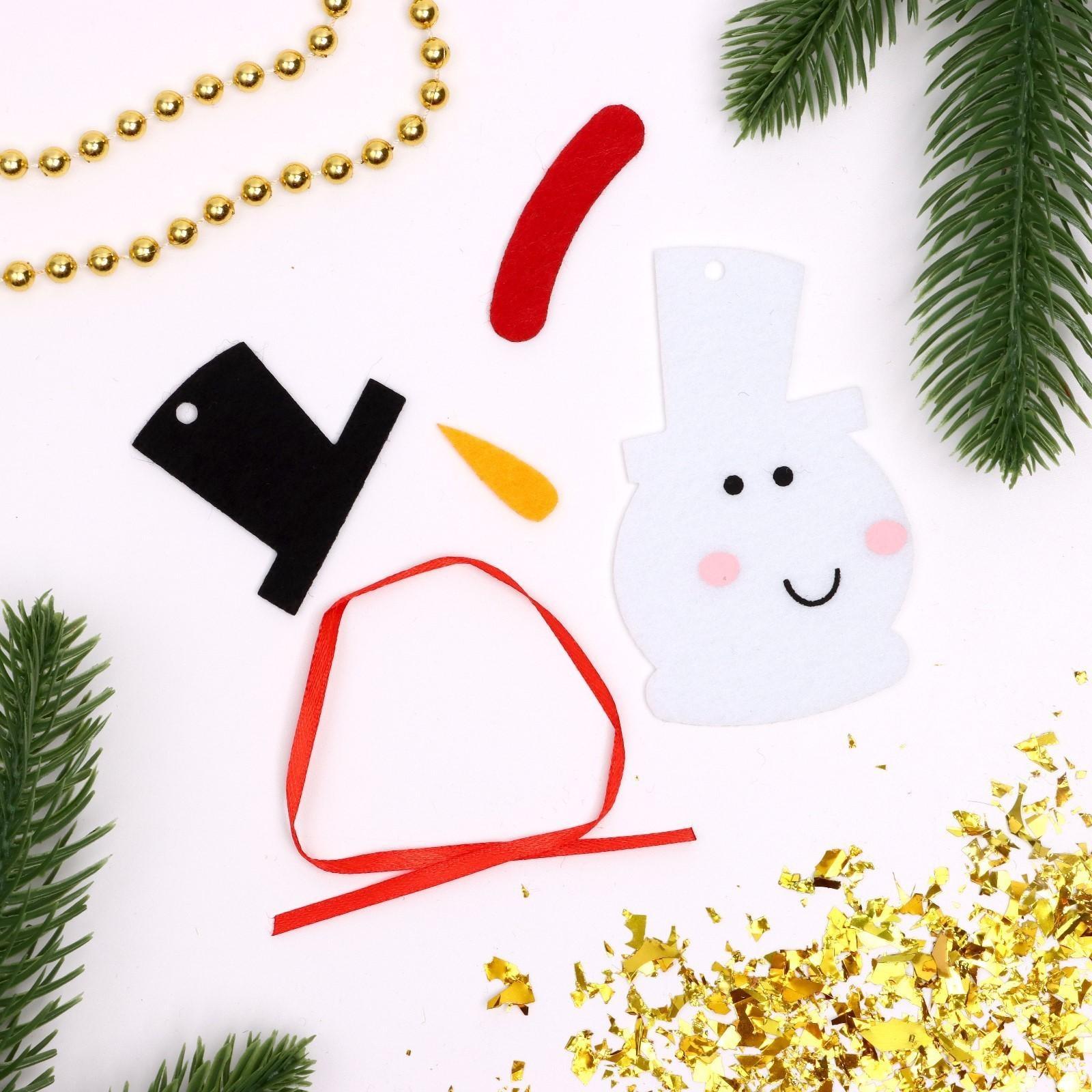 Набор для творчества. Создай ёлочное украшение из фетра «Снеговик в цилиндре»