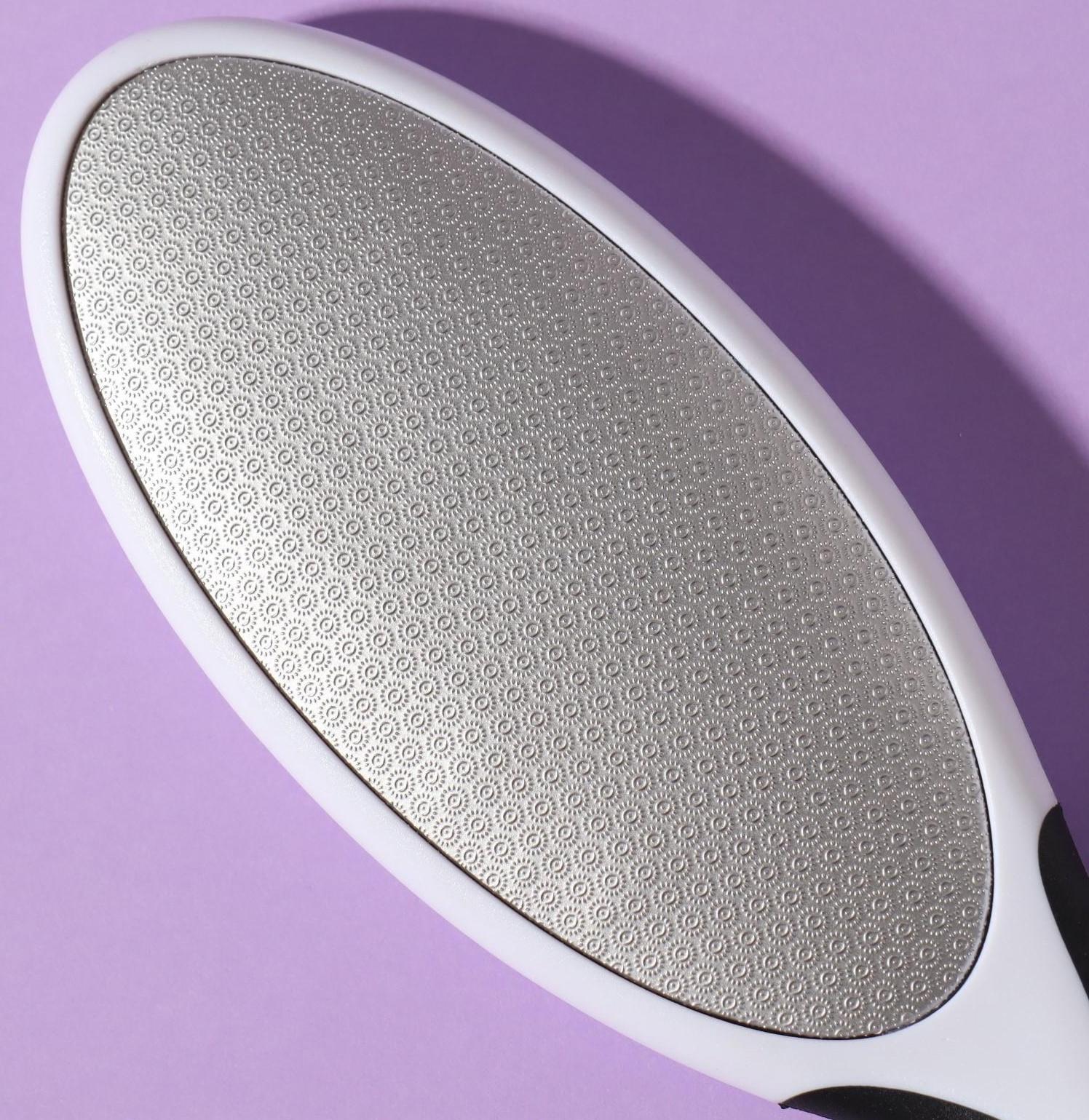 Тёрка для ног, лазерная, двусторонняя, прорезиненная ручка, 23 см, цвет чёрный/белый