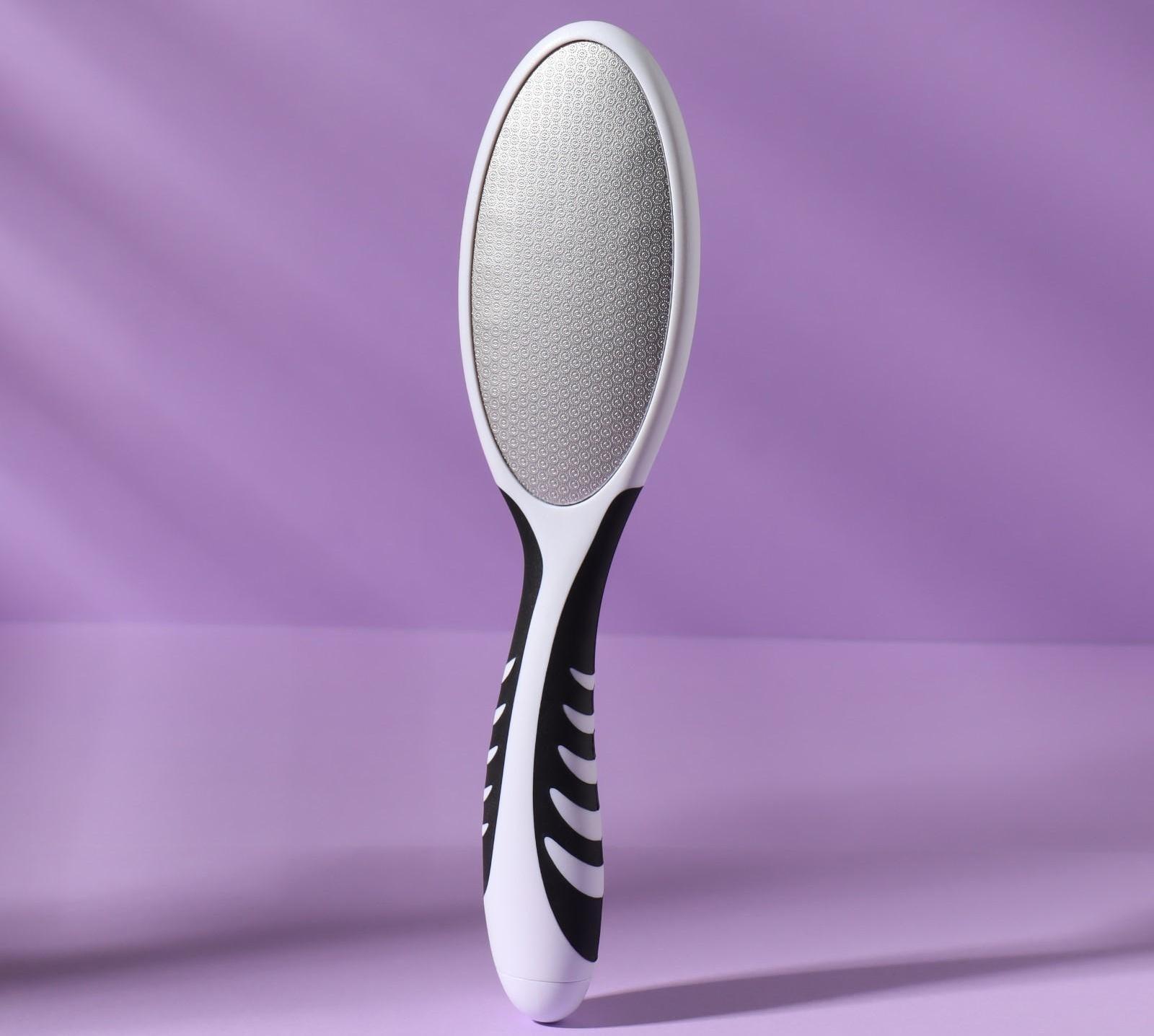 Тёрка для ног, лазерная, двусторонняя, прорезиненная ручка, 23 см, цвет чёрный/белый