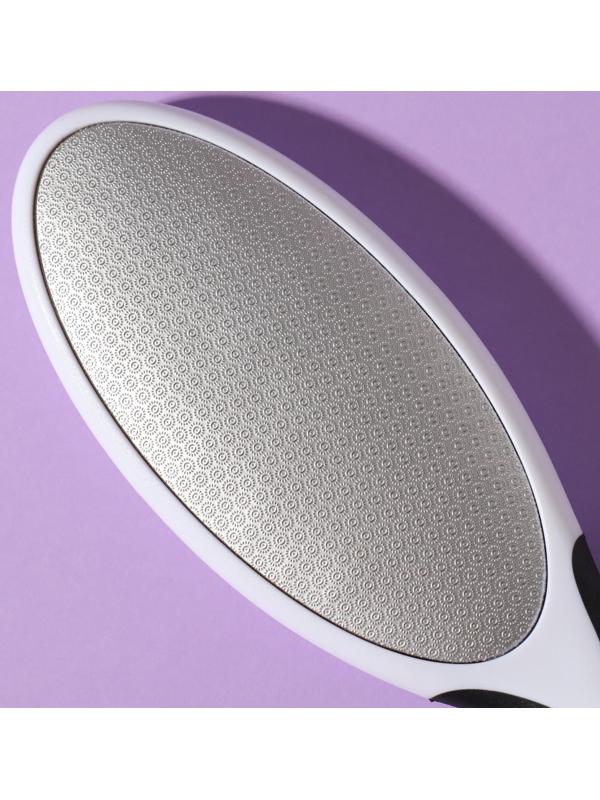 Тёрка для ног, лазерная, двусторонняя, прорезиненная ручка, 23 см, цвет чёрный/белый