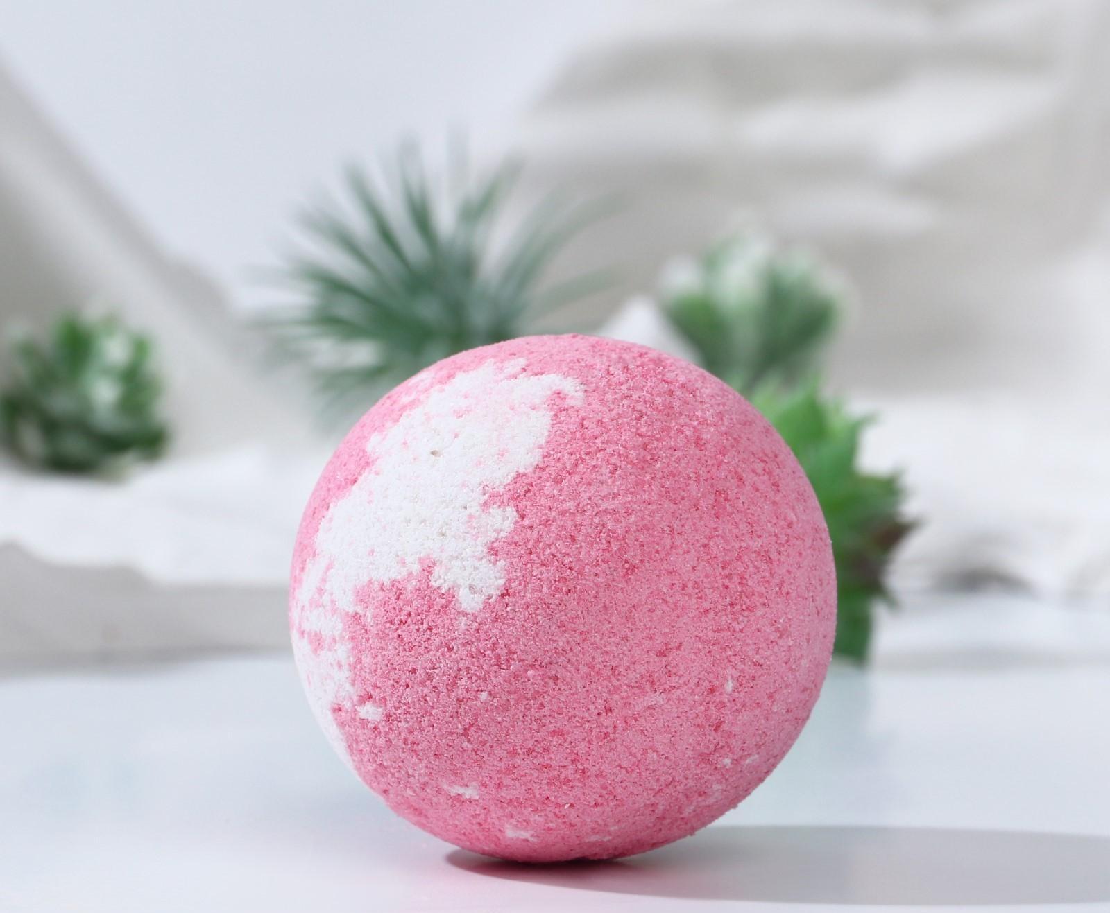 Бомбочка для ванны «Клубника без пестицидов», 120 г