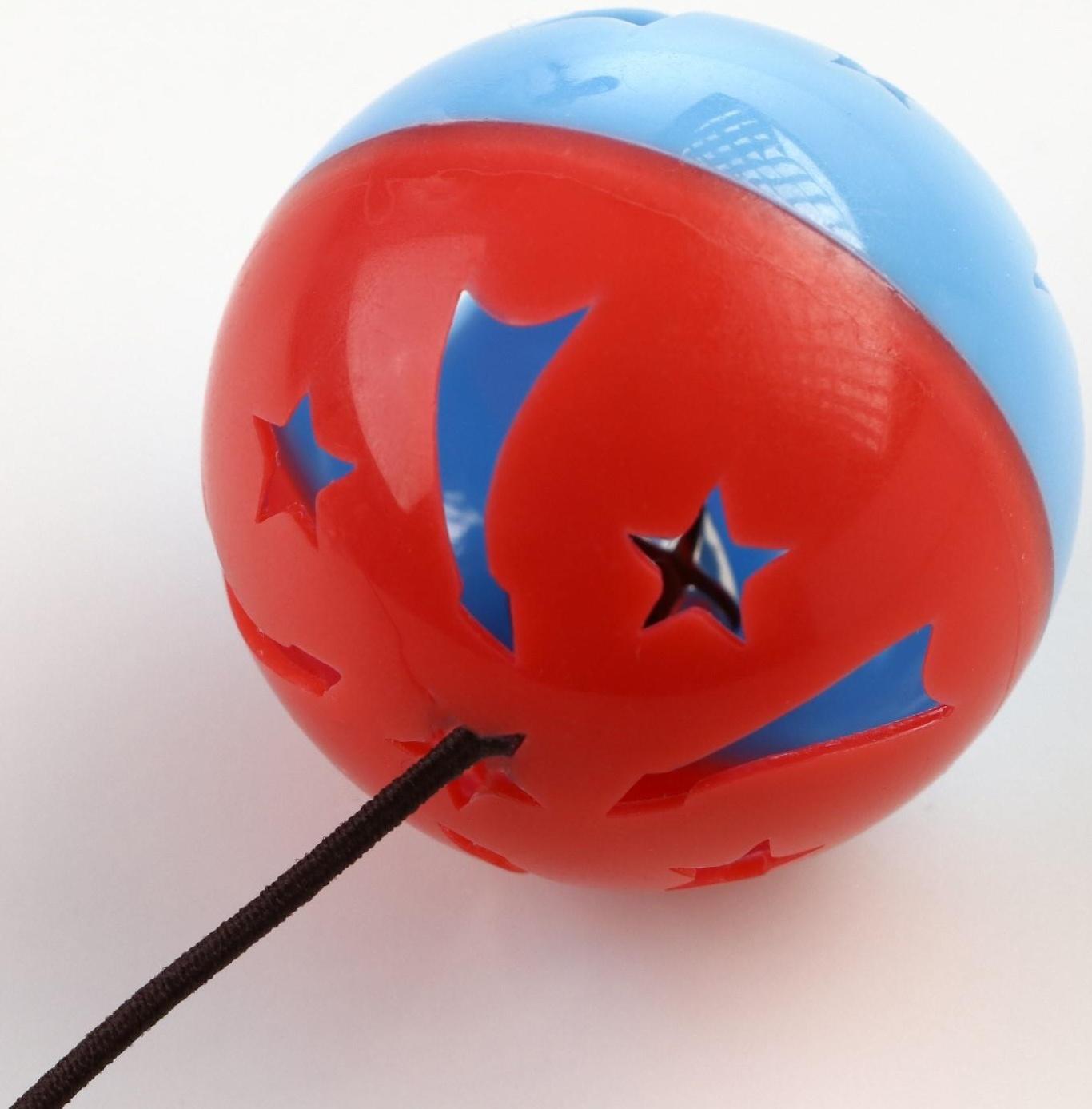 Шарик для кошек на присоске с бубенчиком 