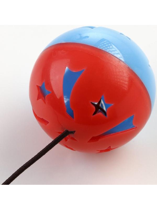 Шарик для кошек на присоске с бубенчиком 