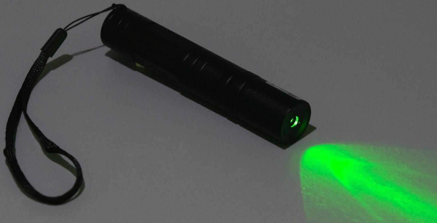 Рогатка с лазерным целеуказателем