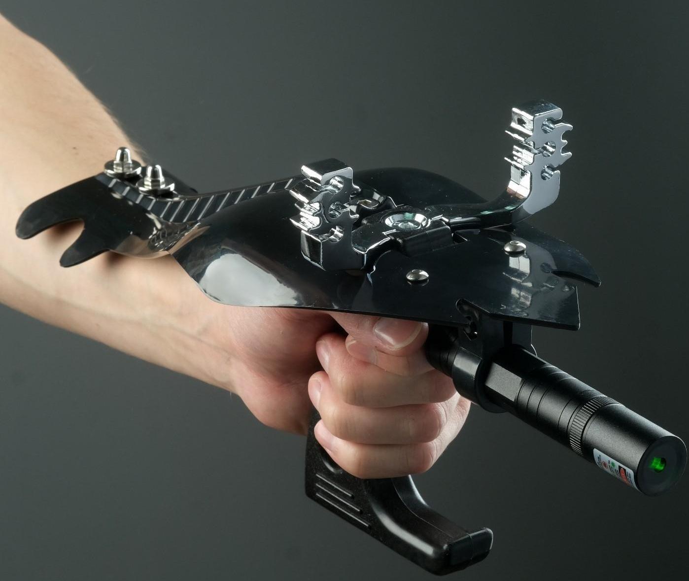 Рогатка с лазерным целеуказателем