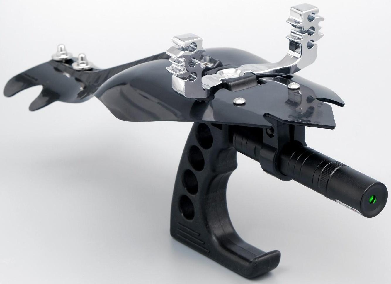 Рогатка с лазерным целеуказателем