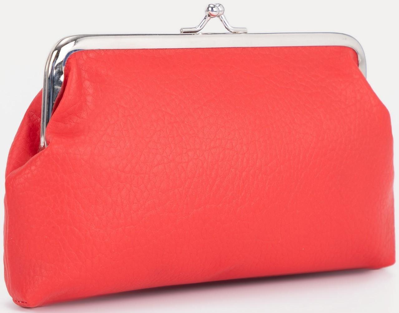 Косметичка на фермуаре, цвет красный