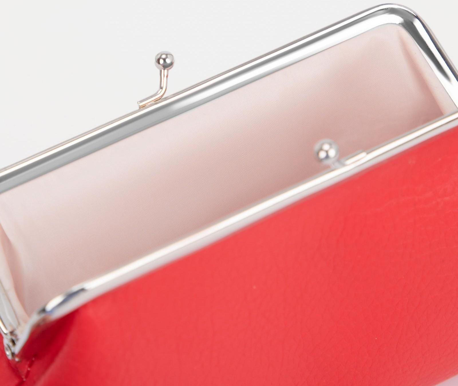 Косметичка на фермуаре, цвет красный