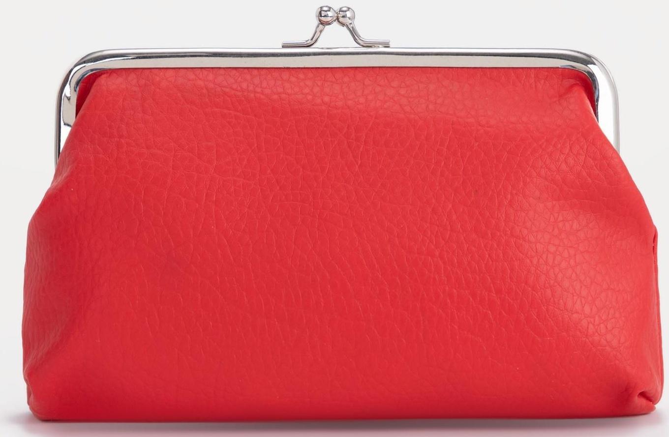 Косметичка на фермуаре, цвет красный