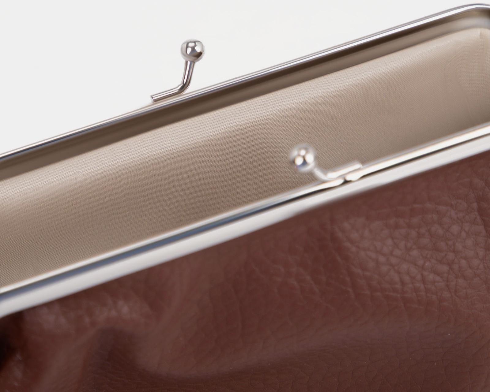 Косметичка на фермуаре, цвет коричневый