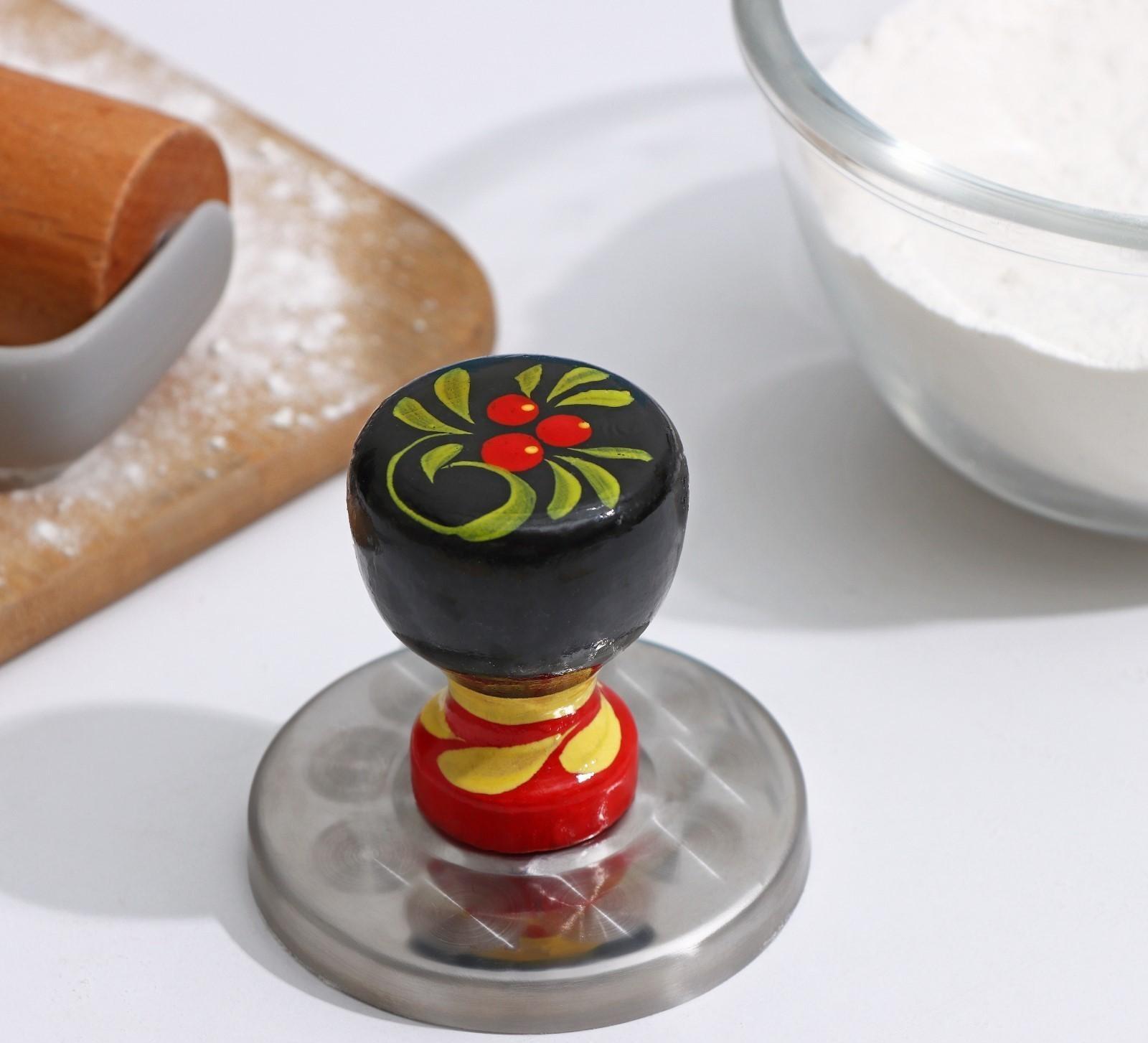 Форма для вареников металлическая, с деревянной ручкой