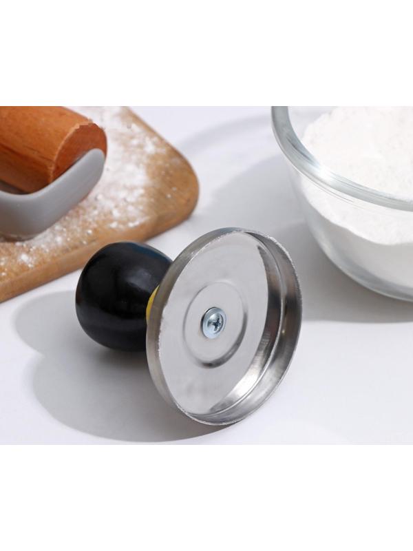 Форма для вареников металлическая, с деревянной ручкой