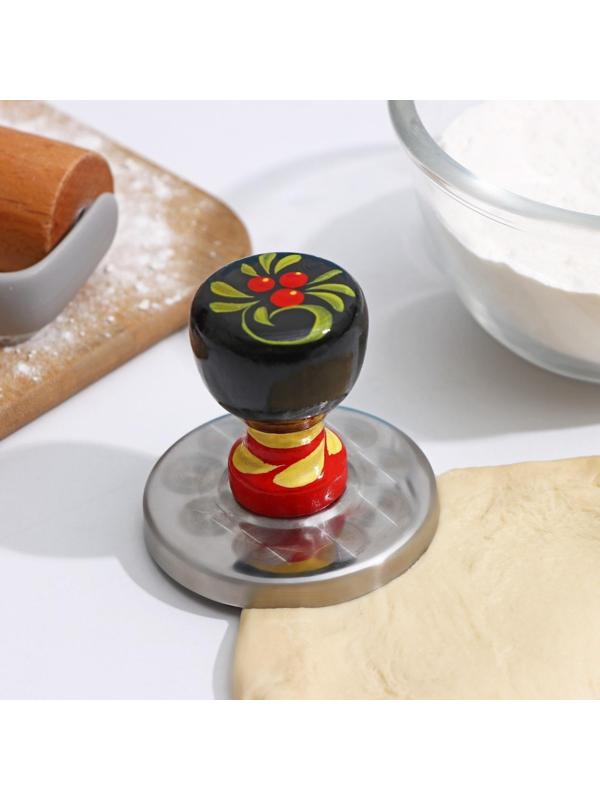 Форма для вареников металлическая, с деревянной ручкой