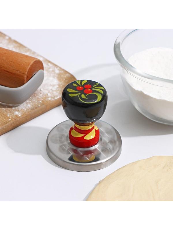 Форма для вареников металлическая, с деревянной ручкой