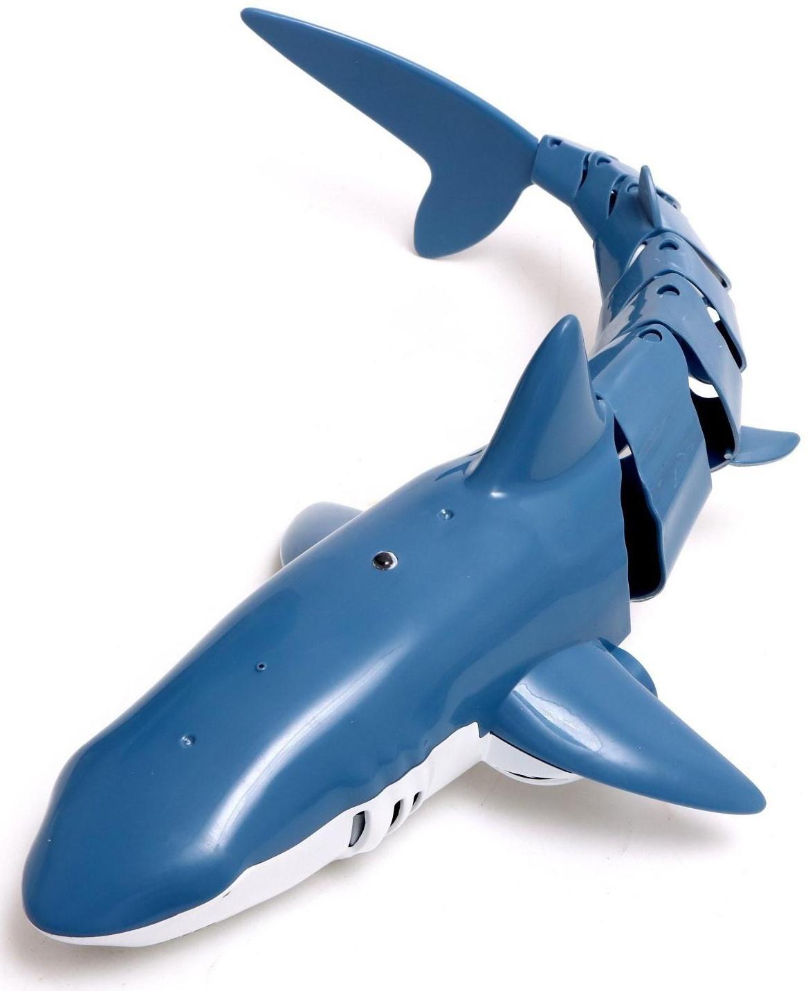 Акула радиоуправляемая «Белая», плавает, брызгает водой, работает от аккумулятора, цвет синий