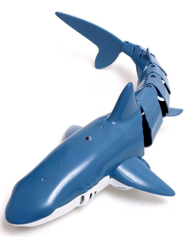 Акула радиоуправляемая «Белая», плавает, брызгает водой, работает от аккумулятора, цвет синий